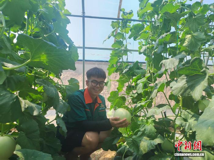 同时利用大, 万杰找到他